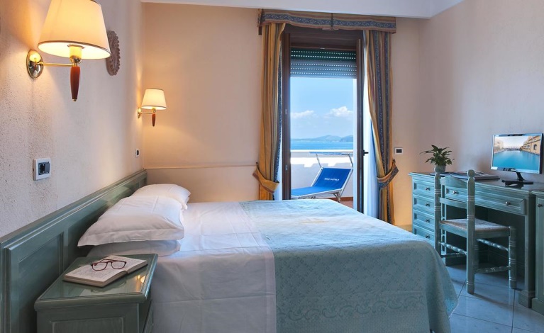 Hotel Terme Parco Aurora - Tel: 081.19.75.19.29