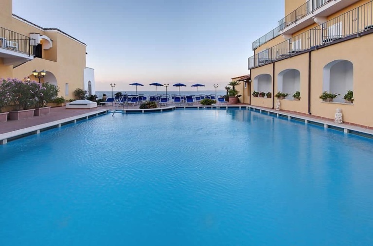 Hotel Terme Parco Aurora - Tel: 081.19.75.19.29