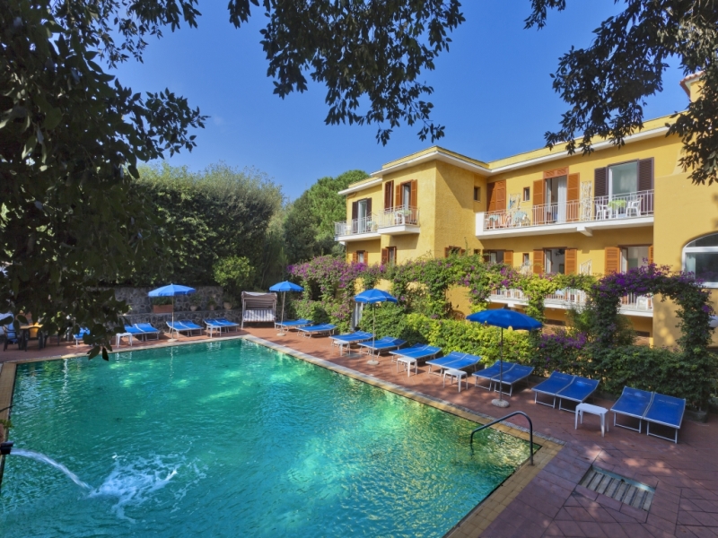 Hotel Cleopatra - Tel: 081.19.75.19.29