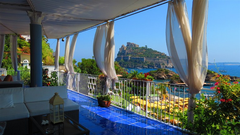 Hotel Delfini - Tel: 081.19.75.19.29