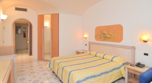 Hotel Oriente - Tel: 081.19.75.19.29