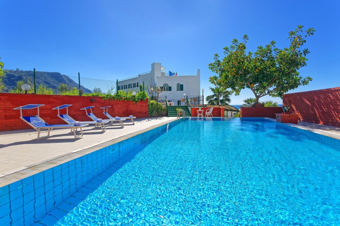 Hotel Punta Imperatore - Tel: 081.19.75.19.29