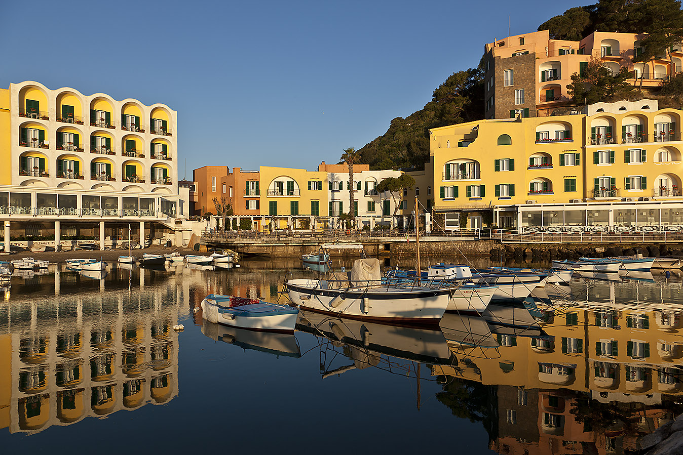 Hotel della Regina Isabella - Tel: 081.19.75.19.29