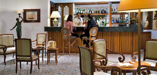 Hotel La Reginella - Tel: 081.19.75.19.29