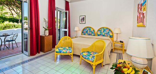 Hotel La Reginella - Tel: 081.19.75.19.29