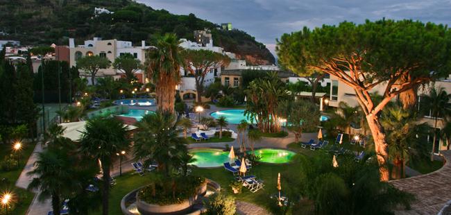 Hotel La Reginella - Tel: 081.19.75.19.29
