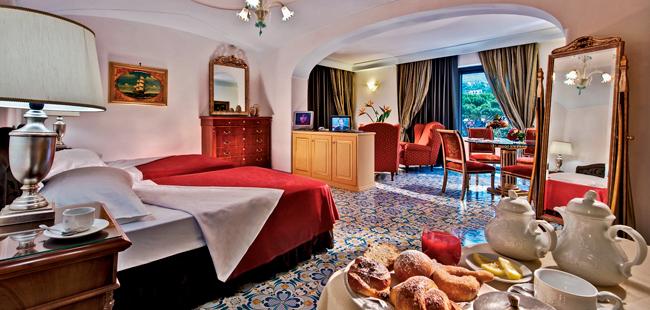 Hotel La Reginella - Tel: 081.19.75.19.29