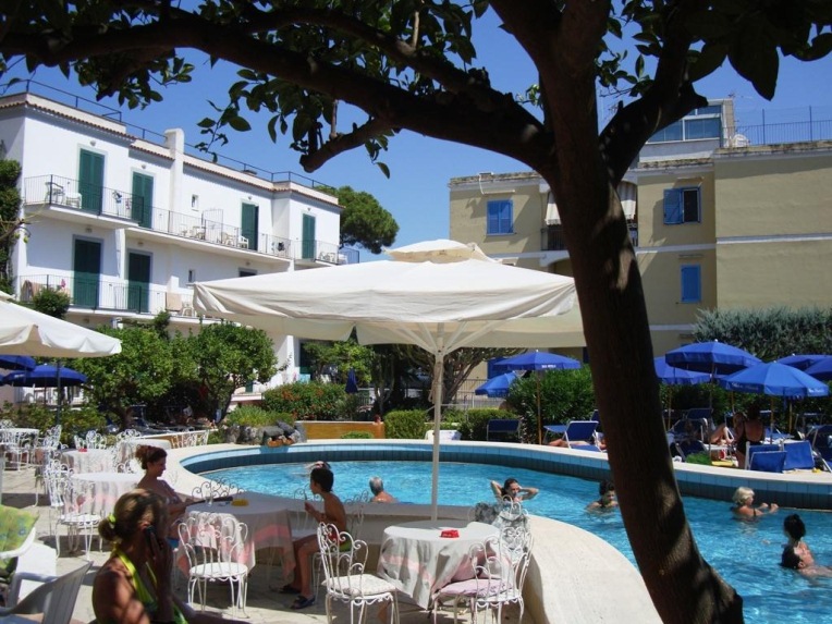 Hotel Royal Terme - Tel: 081.19.75.19.29
