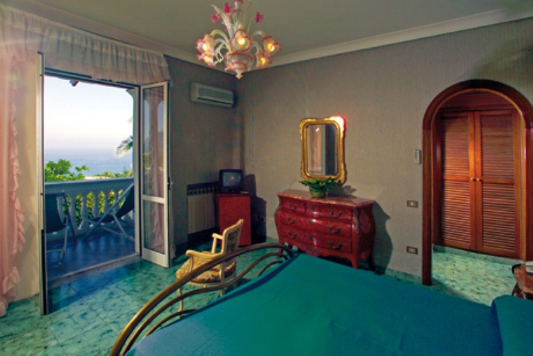 Hotel Parco San Marco - Tel: 081.19.75.19.29