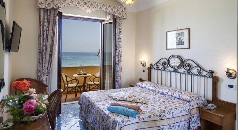 Hotel Terme Tritone - Tel: 081.19.75.19.29