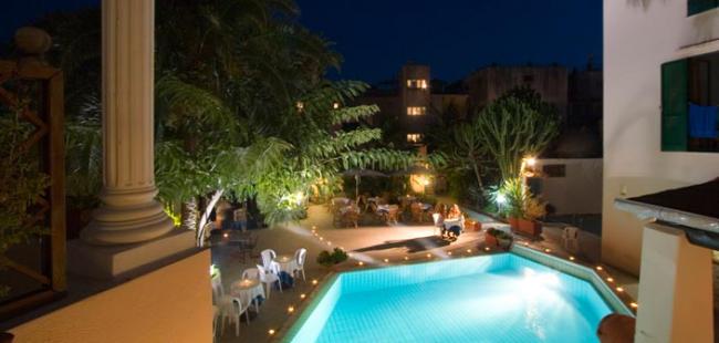 Hotel Zi Carmela - Tel: 081.19.75.19.29