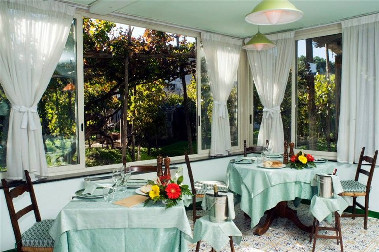 Hotel Parco Maria - Tel: 081.19.75.19.29